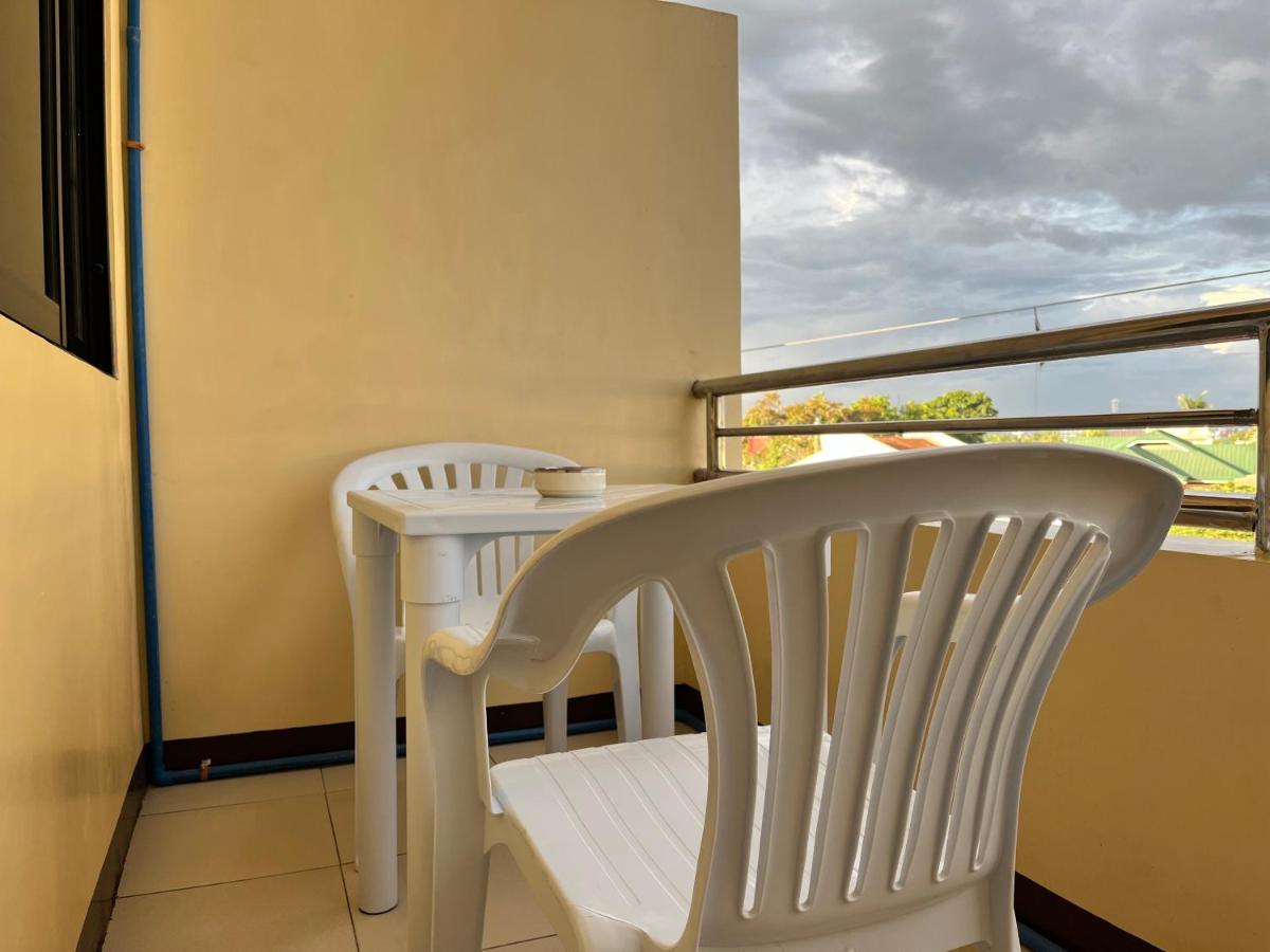 Hrs Apartelle Talisay  Exterior photo